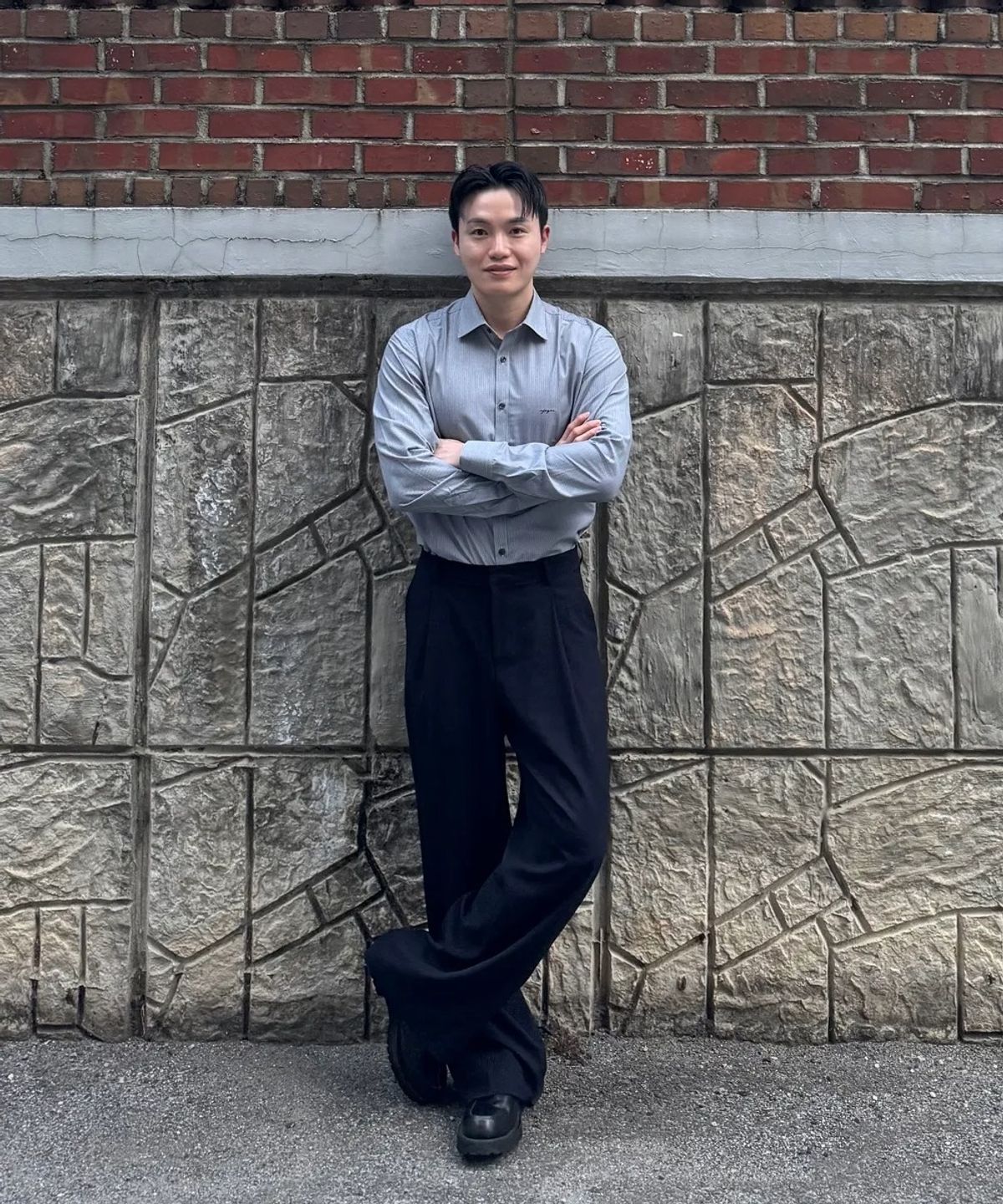 예작(YEZAC) 이지케어 핀 스트라이프 슬림핏 셔츠 블랙 YEESBS178BK