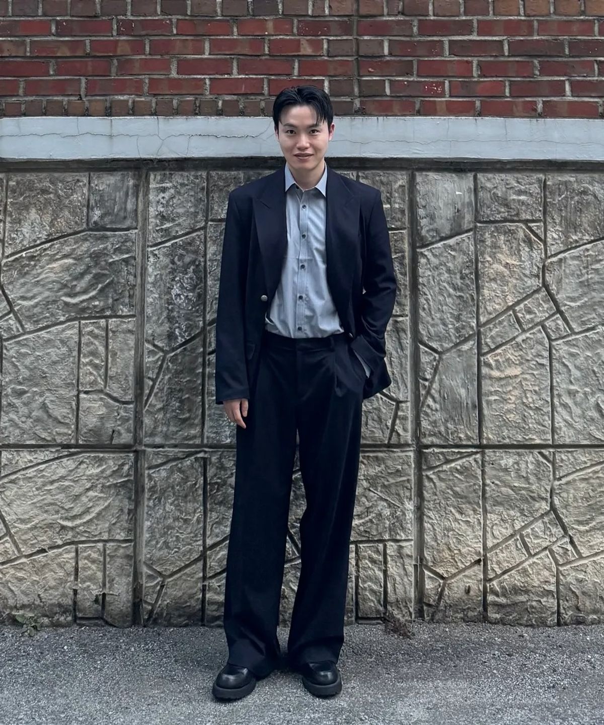 예작(YEZAC) 이지케어 핀 스트라이프 슬림핏 셔츠 블랙 YEESBS178BK