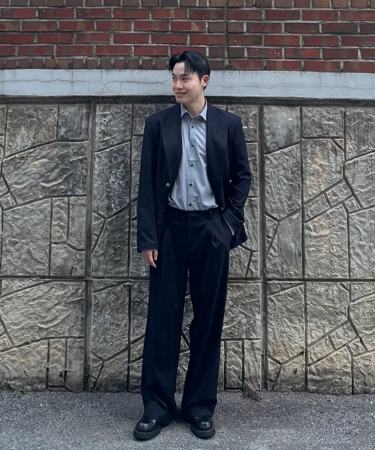 예작(YEZAC) 이지케어 핀 스트라이프 슬림핏 셔츠 블랙 YEESBS178BK