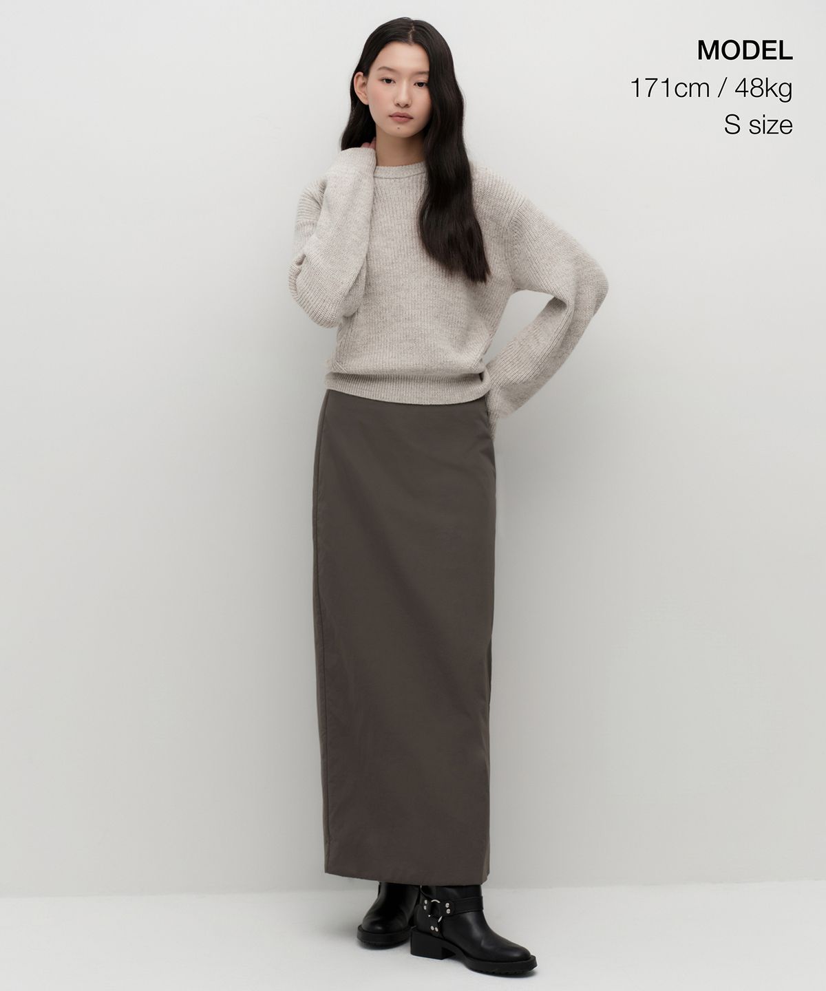 무신사 스탠다드 우먼(MUSINSA STANDARD WOMAN) 우먼즈 패디드 맥시 스커트 [머드 그레이]