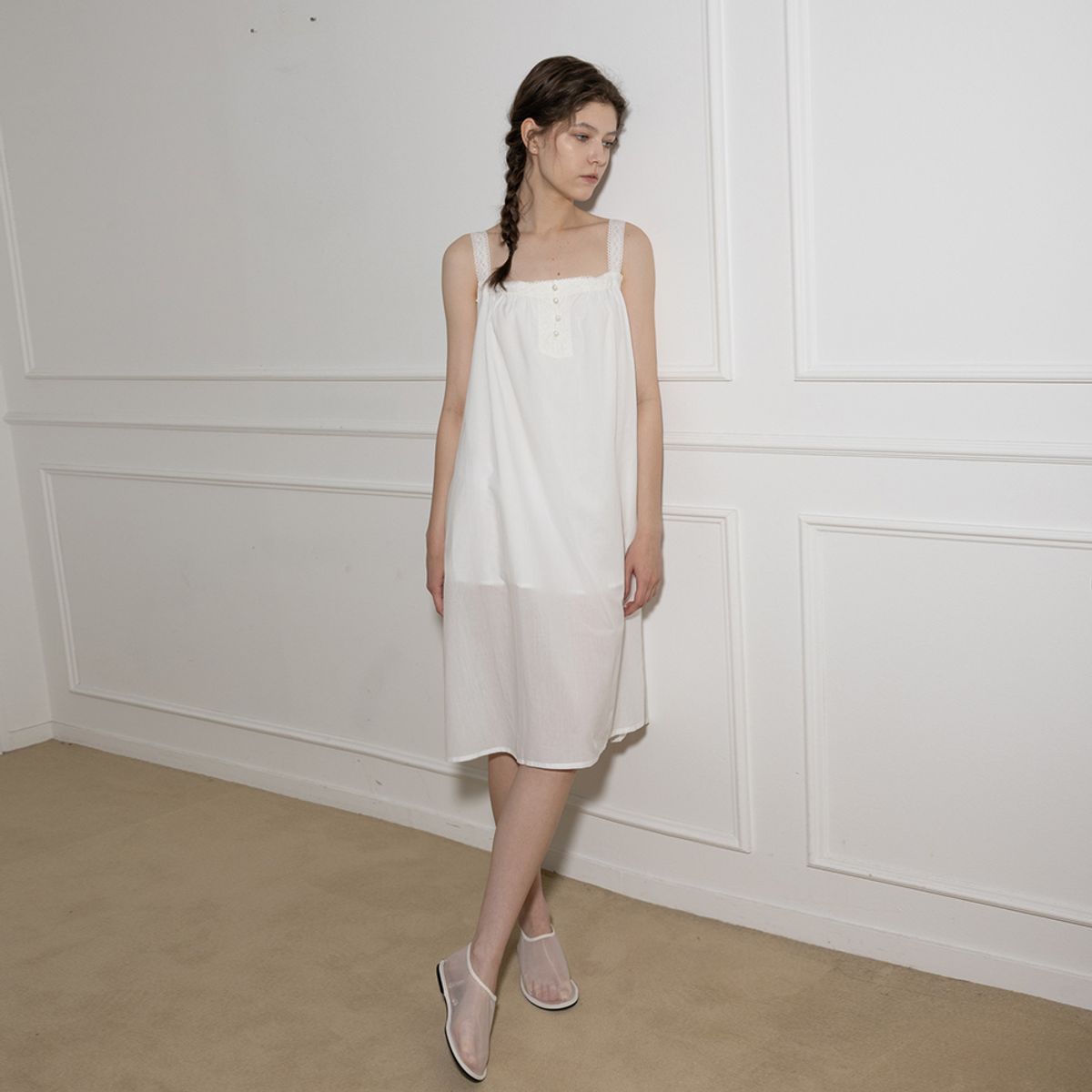 멜라니조이(MELANIE JOY) MJ_Lace sling pearl buttons pajama_WHITE