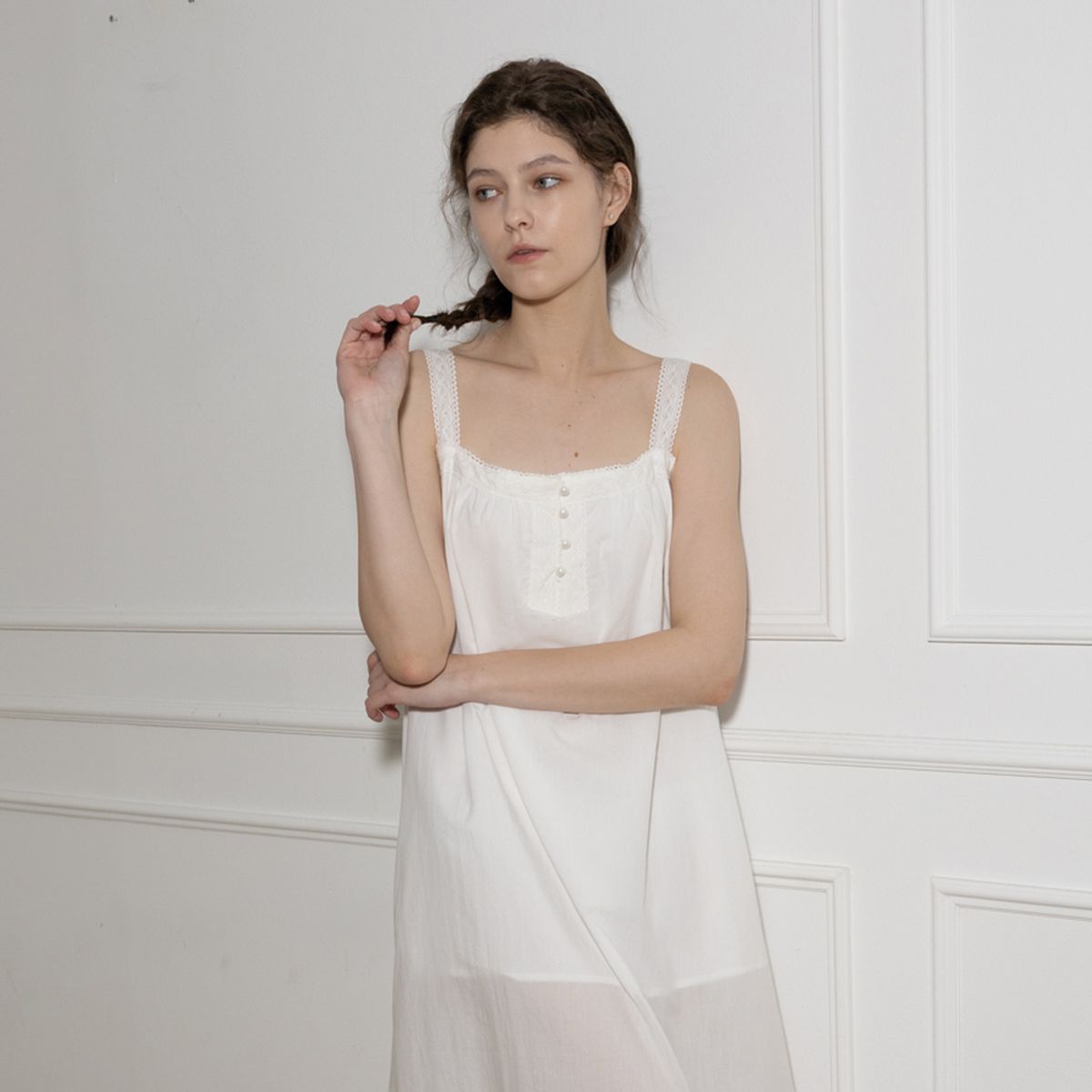 멜라니조이(MELANIE JOY) MJ_Lace sling pearl buttons pajama_WHITE