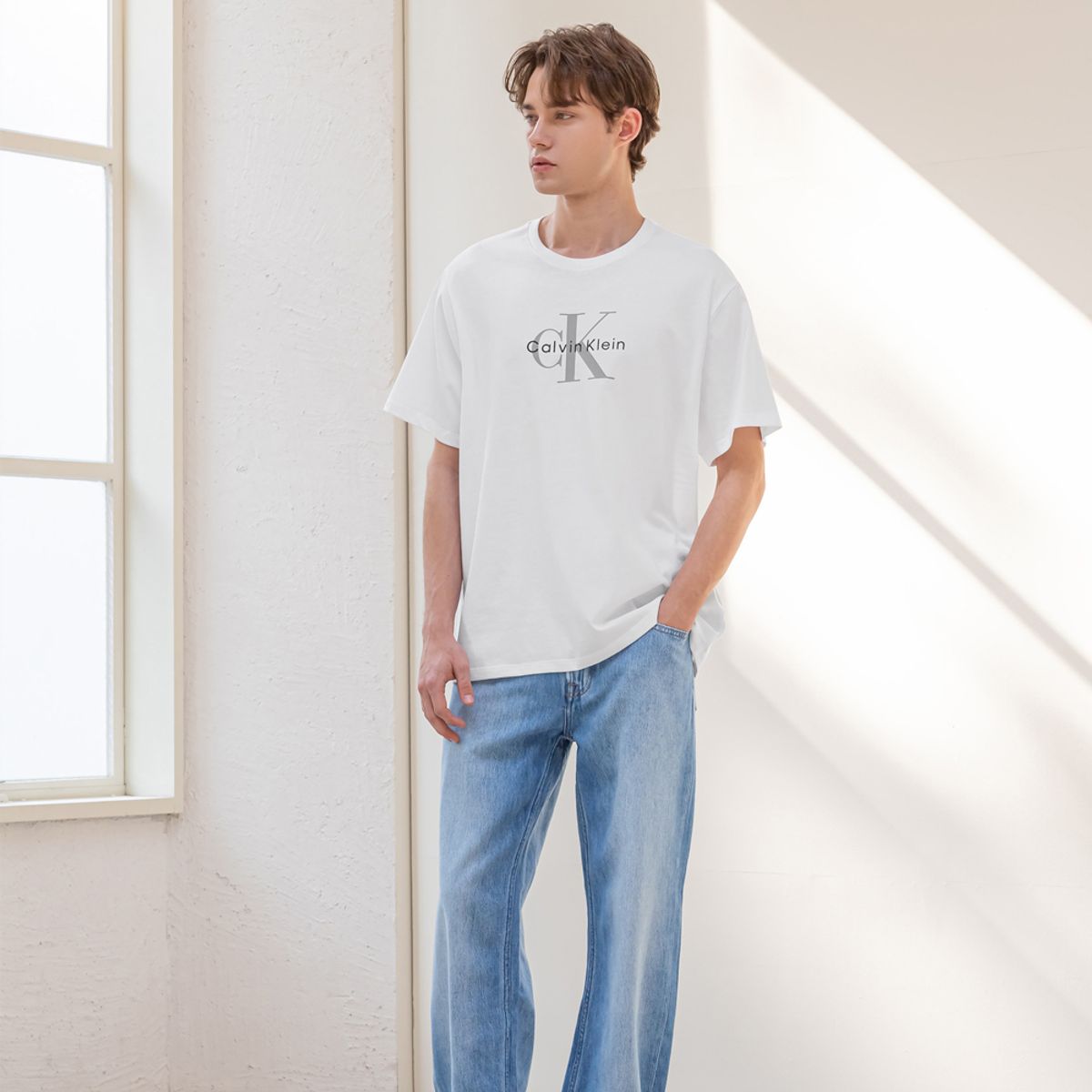 캘빈클라인 진(CALVIN KLEIN JEANS) [사용중단]레귤러핏 히어로 모노그램 로고 반팔 티셔츠 4RB862G YAA