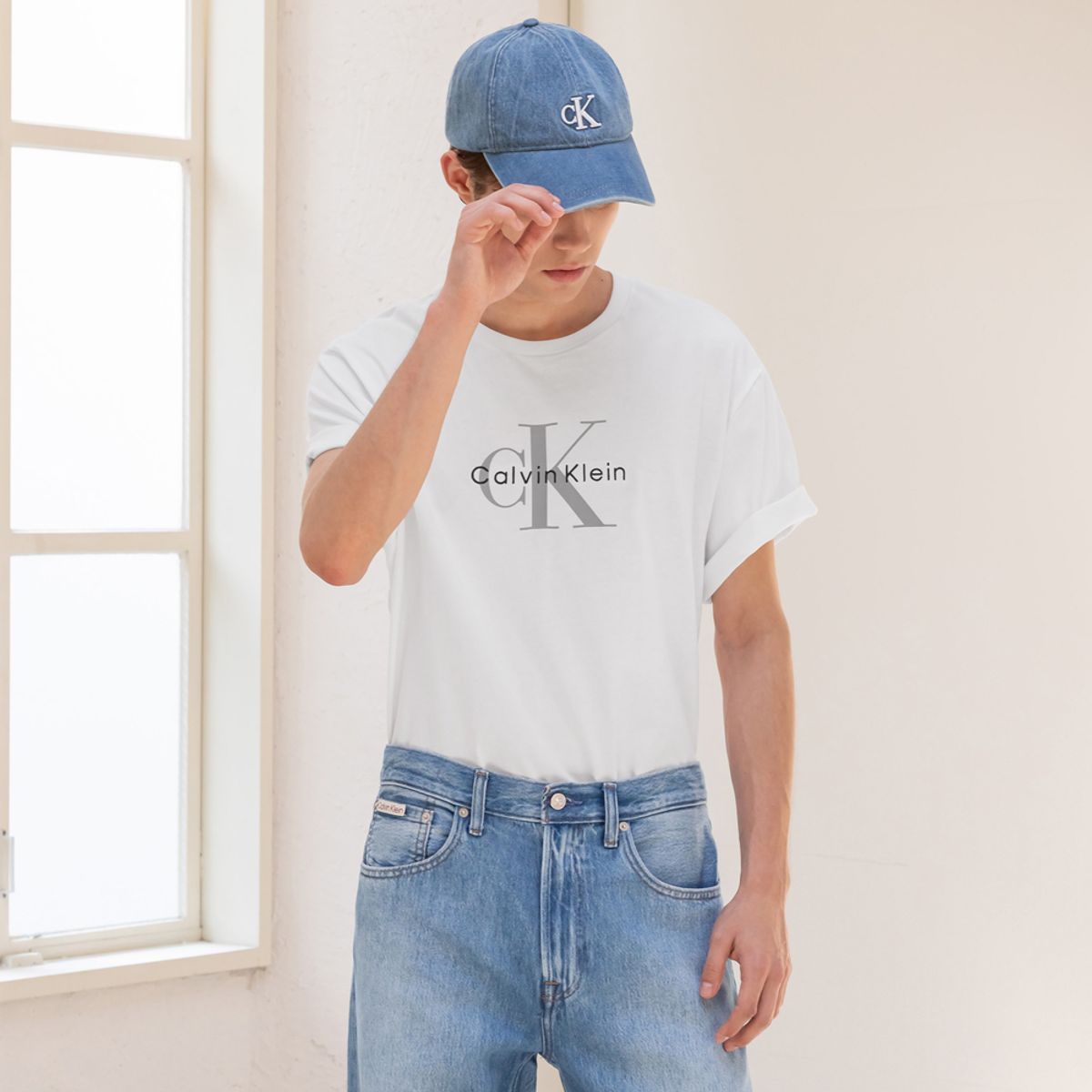 캘빈클라인 진(CALVIN KLEIN JEANS) [사용중단]레귤러핏 히어로 모노그램 로고 반팔 티셔츠 4RB862G YAA