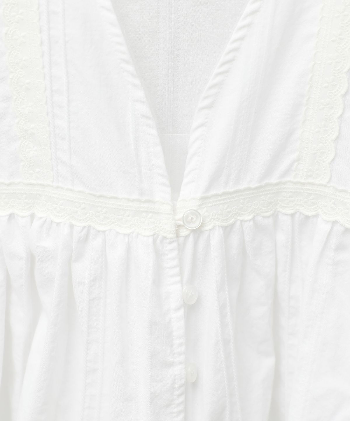 로시로우(LOSSYROW) Lace V frill blouse White