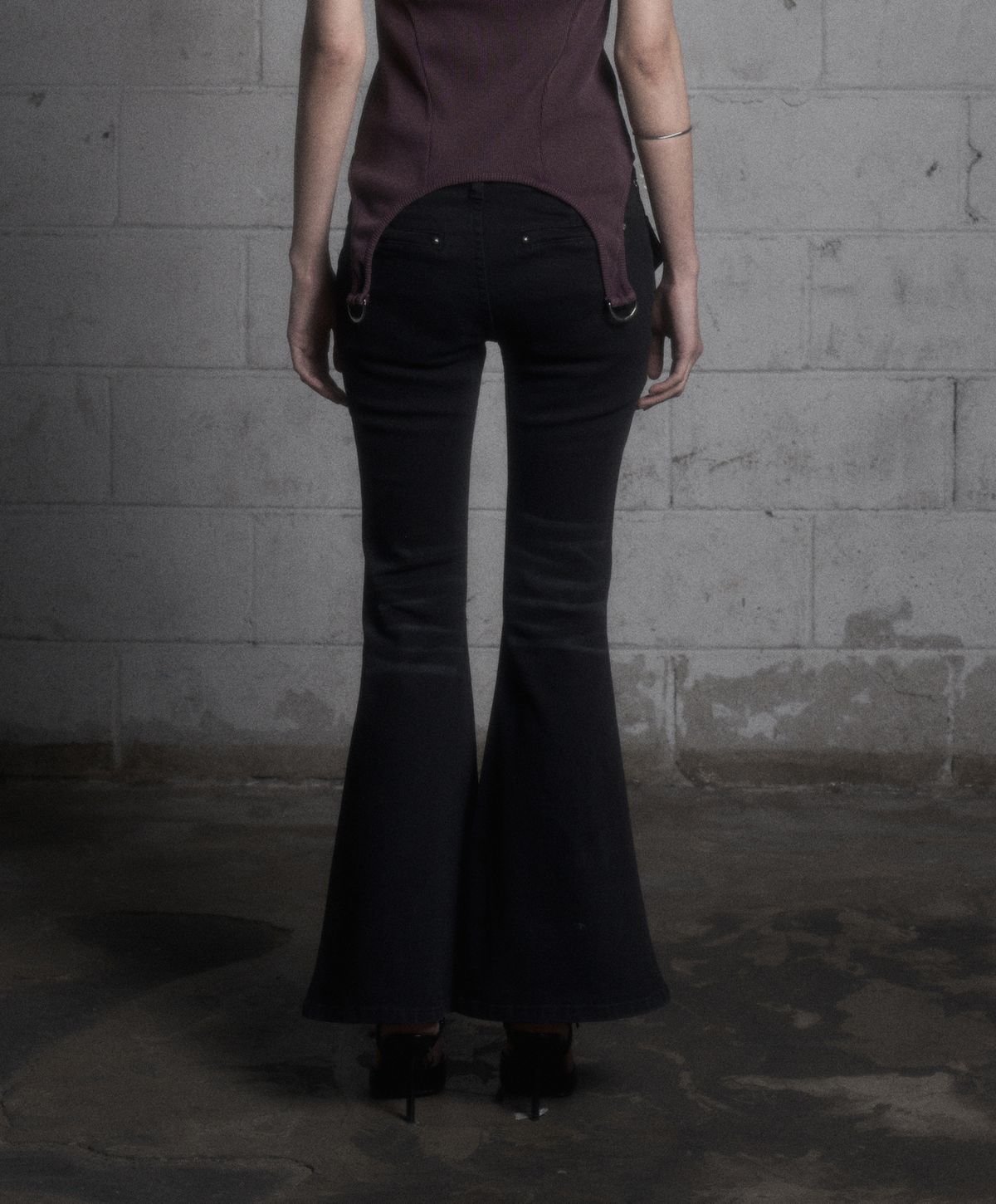 런던파퓸스 아카이브(LONDON PARFUMS ARCHIVE) BIG BUCKLE FLARE JEANS BLACK