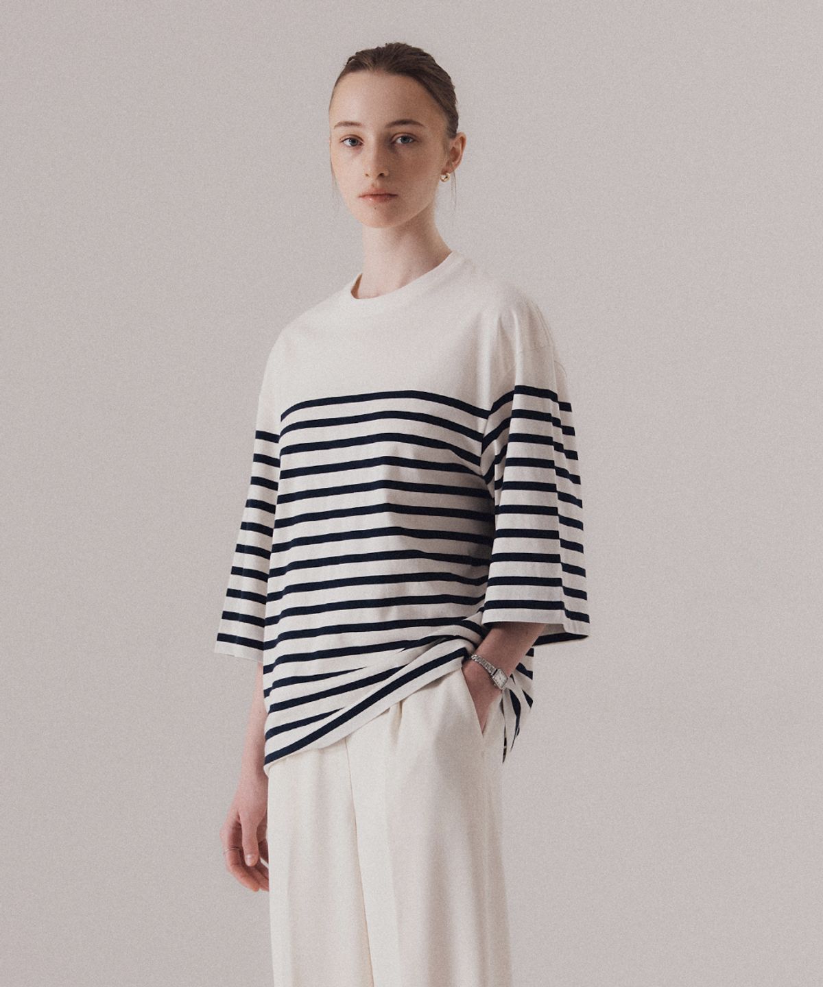 실른(SILN) Flared three-quarter sleeve stripe t-shirts (NAVY)