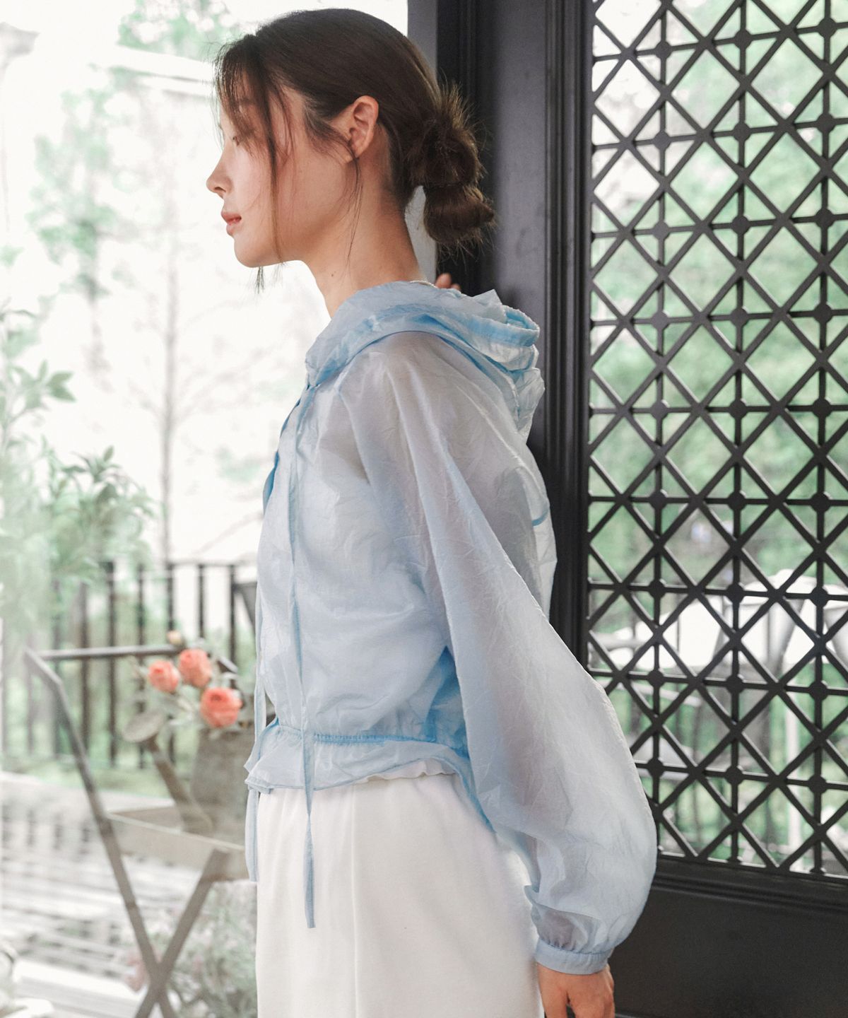 로시로우(LOSSYROW) Sheer Hood Blouse Skyblue