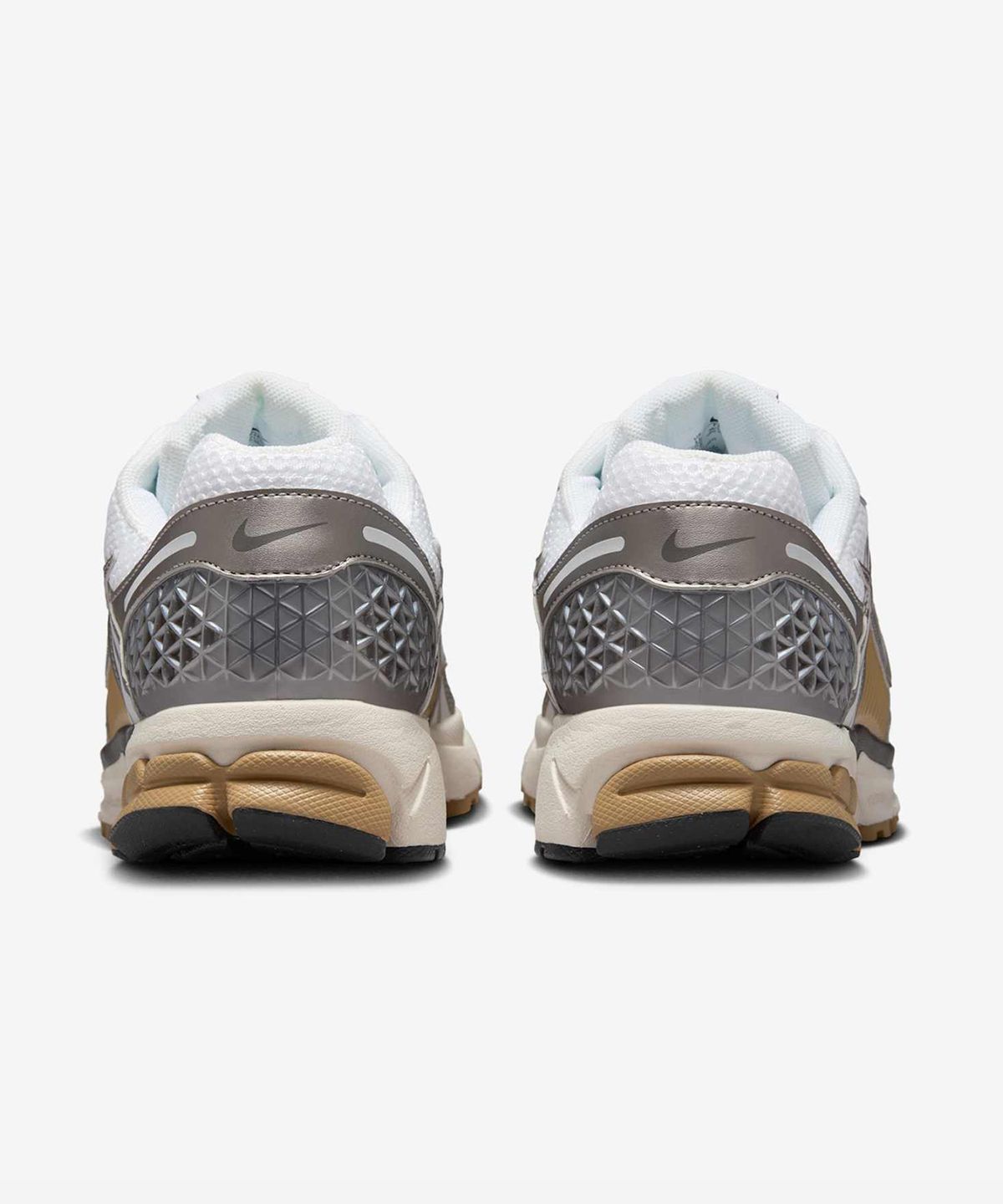 나이키(NIKE) 줌 보메로 5 M - 메탈릭 퓨터:파라슈트 베이지:화이트:미디엄 애쉬 / FJ4151-006
