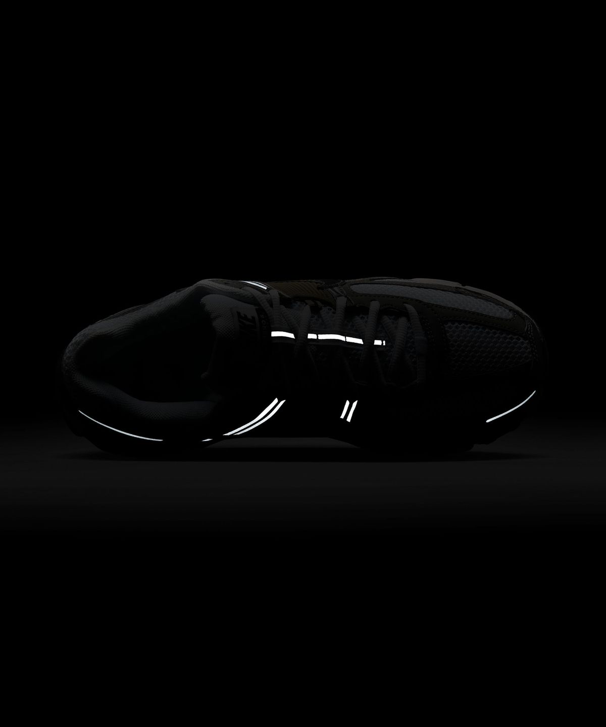 나이키(NIKE) 줌 보메로 5 M - 메탈릭 퓨터:파라슈트 베이지:화이트:미디엄 애쉬 / FJ4151-006