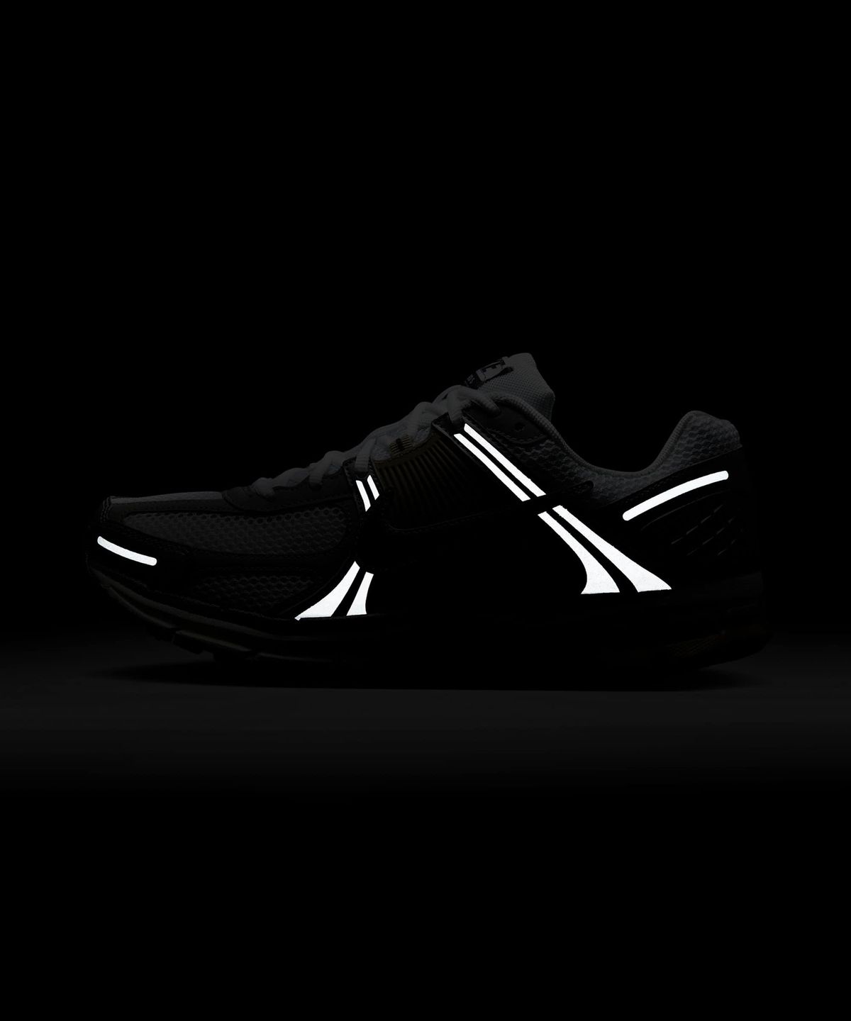 나이키(NIKE) 줌 보메로 5 M - 메탈릭 퓨터:파라슈트 베이지:화이트:미디엄 애쉬 / FJ4151-006