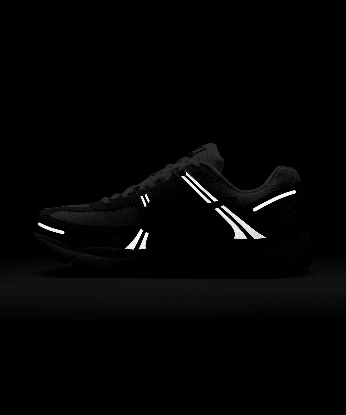나이키(NIKE) 줌 보메로 5 M - 메탈릭 퓨터:파라슈트 베이지:화이트:미디엄 애쉬 / FJ4151-006