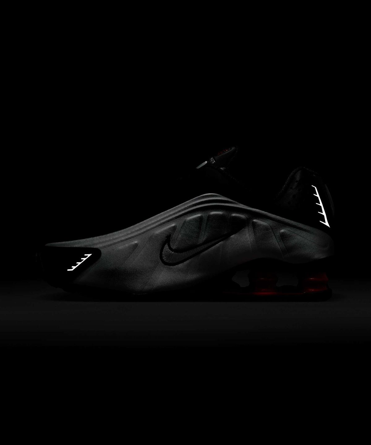 나이키(NIKE) 샥스 R4 W - 블랙:라이트 크림슨:메탈릭 실버 / AR3565-011