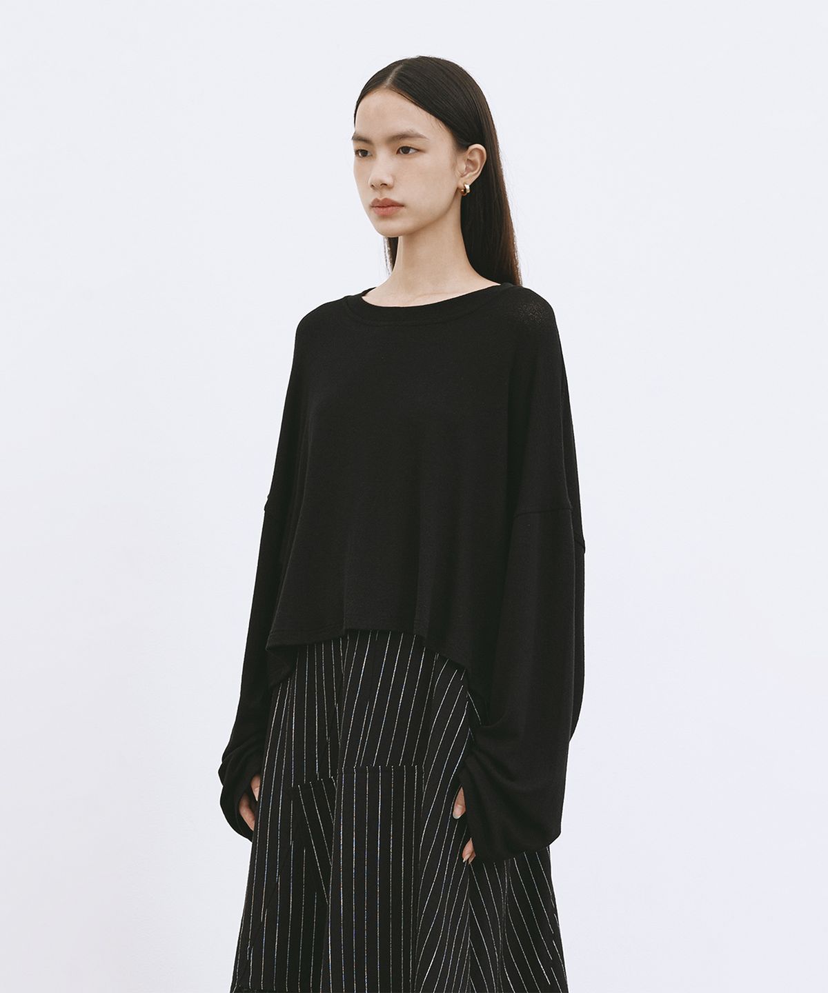 모노포비아(MONOPHOBIA) OVERSIZED LONG SLEEVE SWEATER BLACK 오버사이즈 긴팔 스웨터 블랙