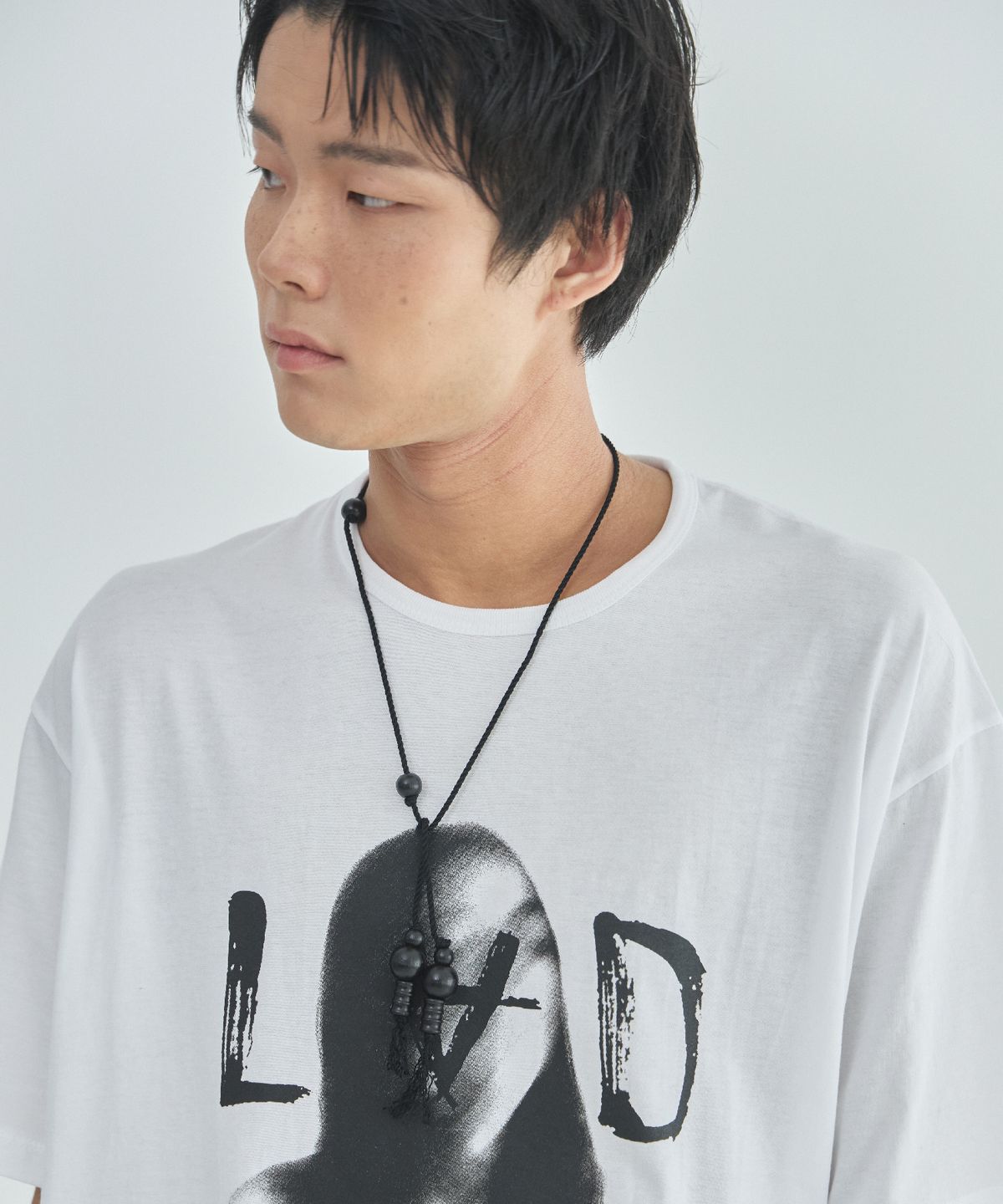 라드에디션(LAD EDITION) 리버스A 그래픽 오버핏 티셔츠_화이트