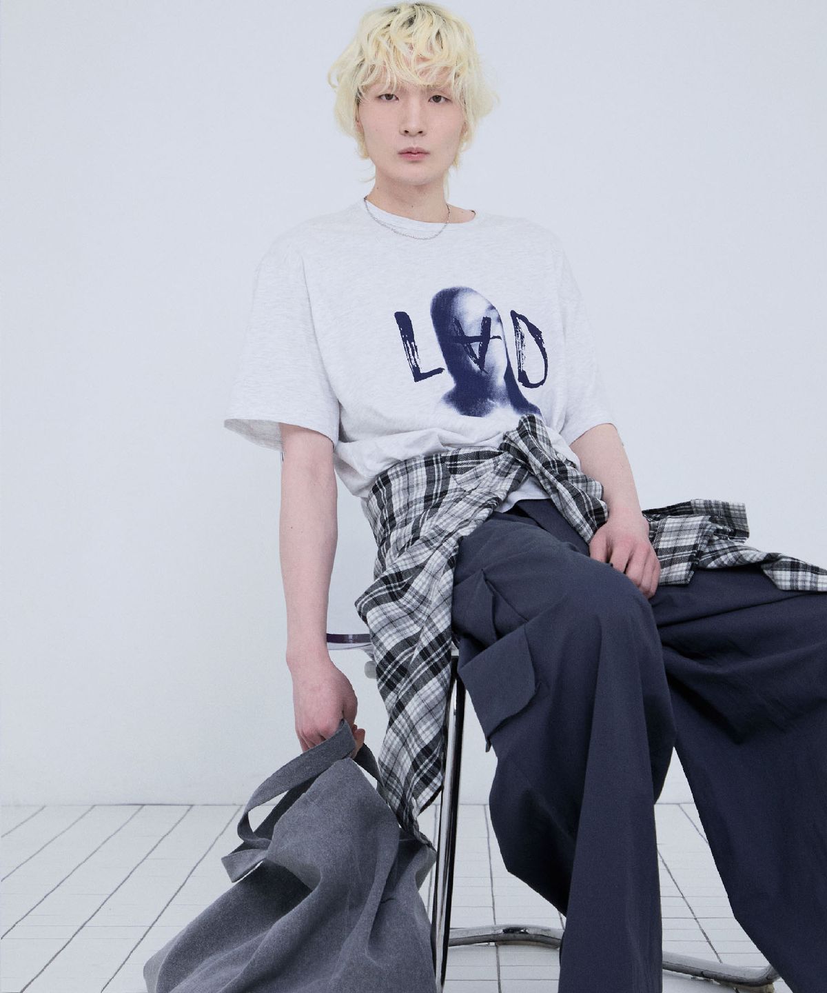 라드에디션(LAD EDITION) 리버스A 그래픽 오버핏 티셔츠_멜란지