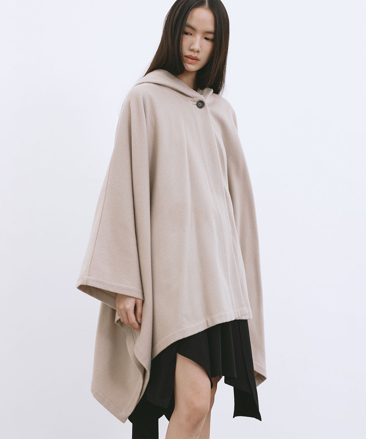 모노포비아(MONOPHOBIA) SQUARE CUTTING MERINO WOOL CAPE IVORY 스퀘어 커팅 후디 울 케이프 아이보리