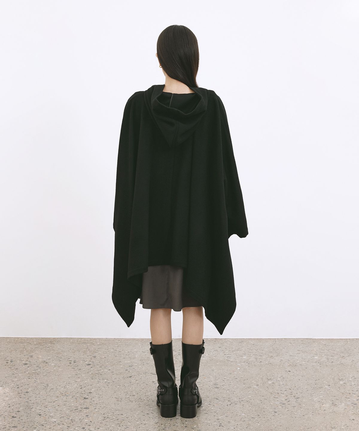 모노포비아(MONOPHOBIA) SQUARE CUTTING MERINO WOOL CAPE BLACK 스퀘어 커팅 후디 울 케이프 블랙