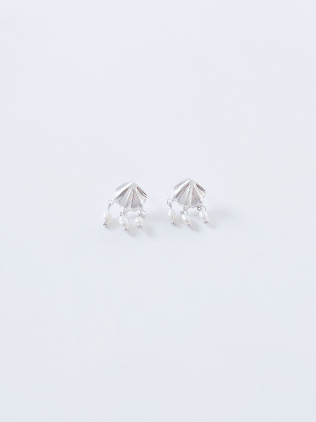 스틸 인스턴트(STILL INSTANT) Concha Pearl Drop Earring
