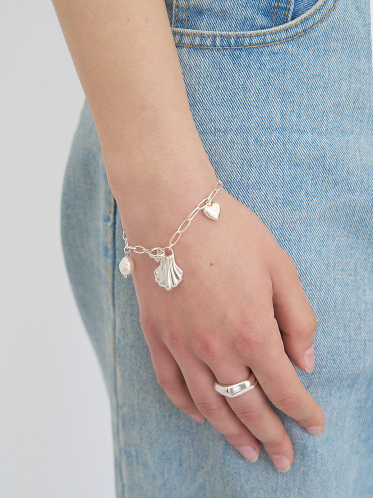 스틸 인스턴트(STILL INSTANT) Shell Story Charm Bracelet