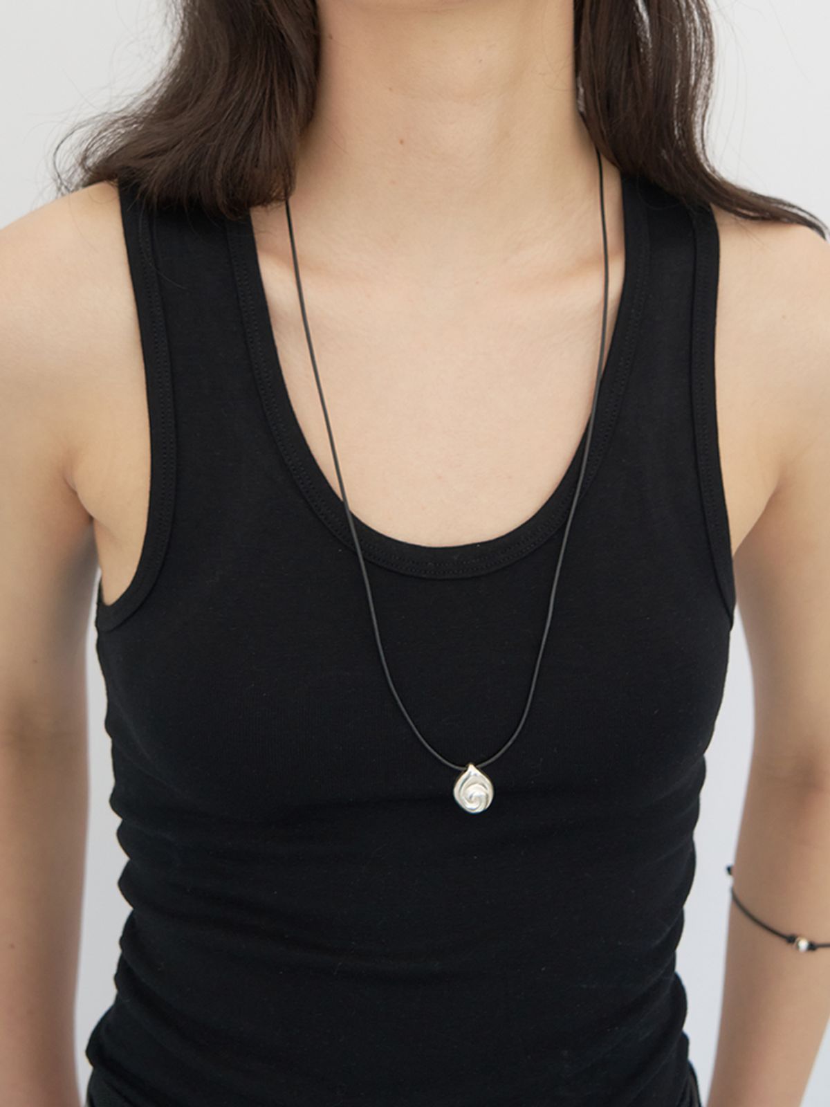 스틸 인스턴트(STILL INSTANT) Shell Spiral Leather Necklace
