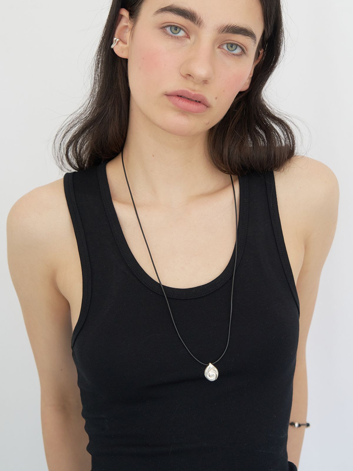 스틸 인스턴트(STILL INSTANT) Shell Spiral Leather Necklace