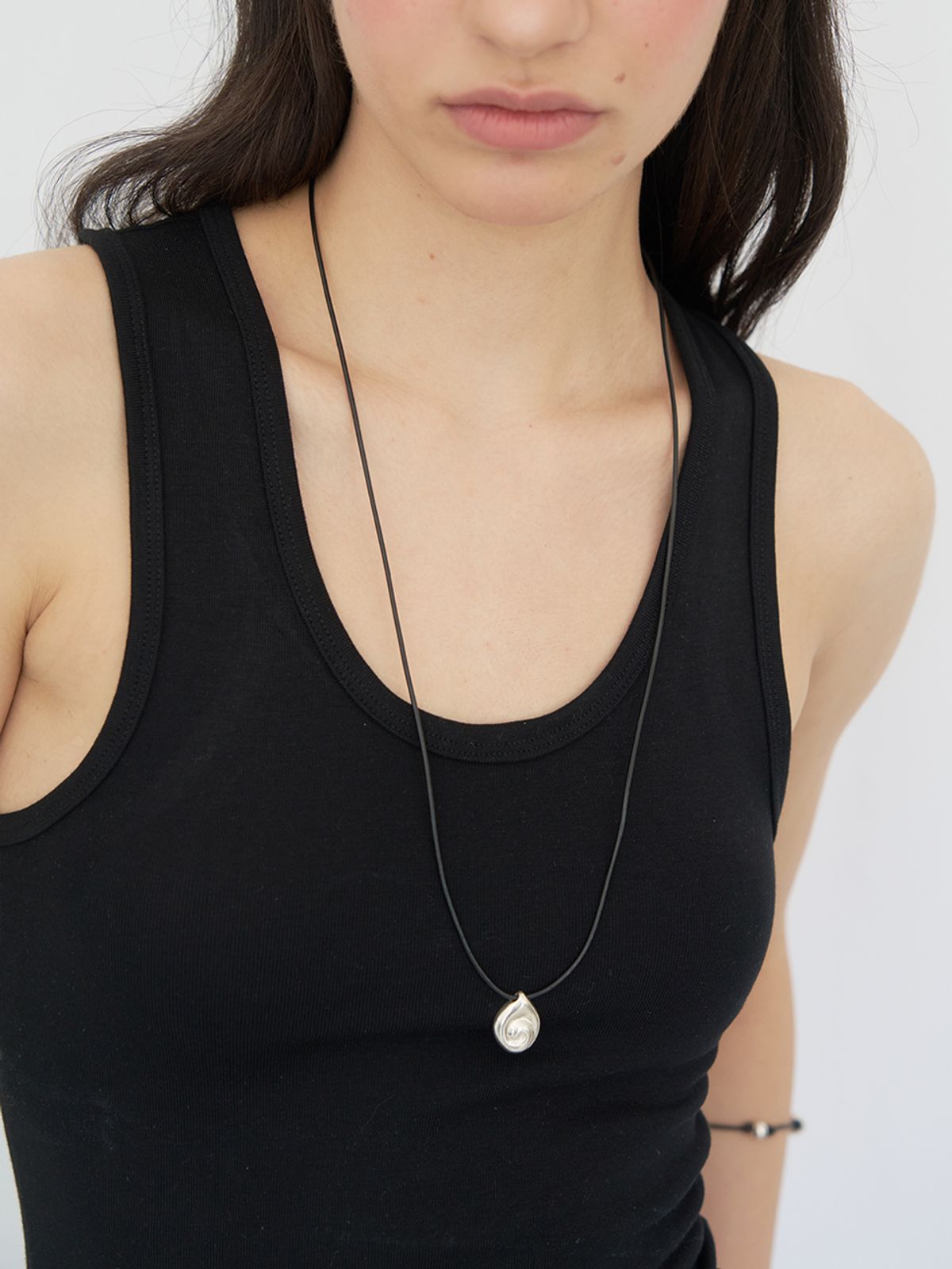 스틸 인스턴트(STILL INSTANT) Shell Spiral Leather Necklace