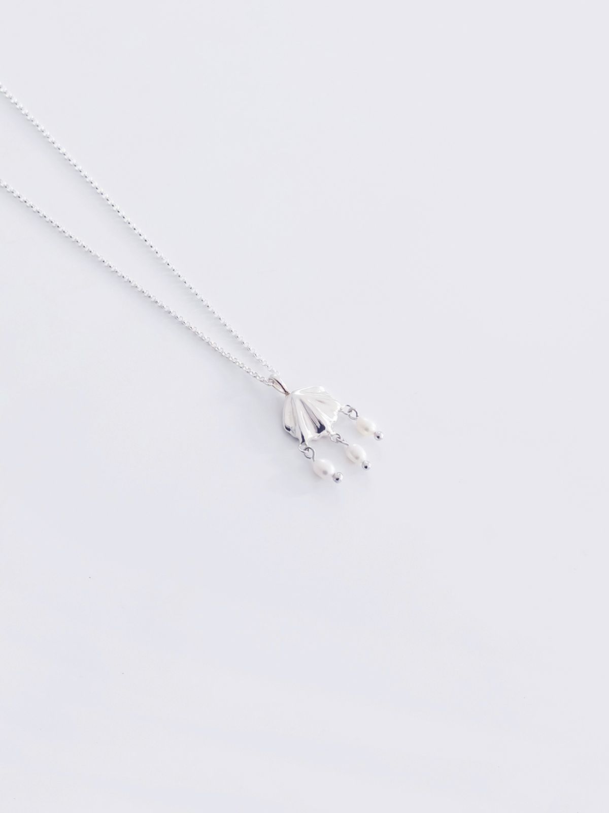 스틸 인스턴트(STILL INSTANT) Concha Pearl Drop Necklace