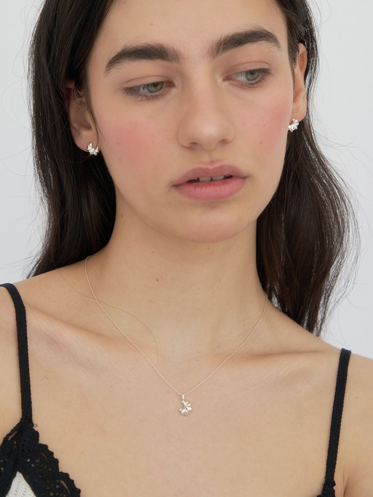 스틸 인스턴트(STILL INSTANT) Shell Spark Necklace