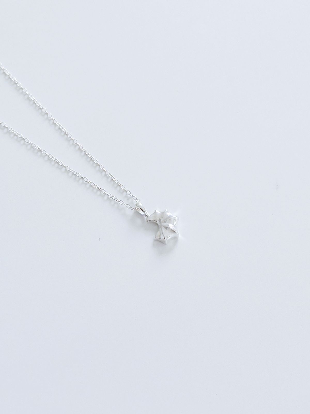 스틸 인스턴트(STILL INSTANT) Shell Spark Necklace