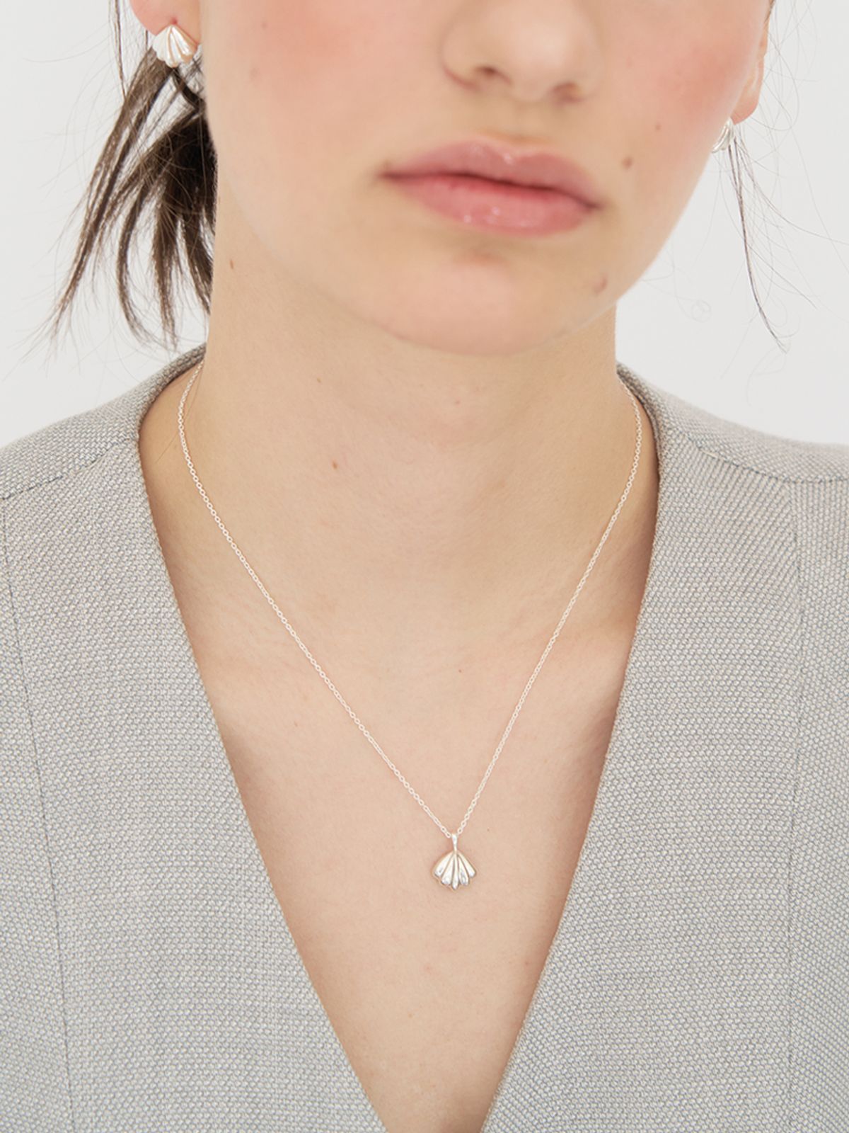 스틸 인스턴트(STILL INSTANT) Shell Flow Necklace