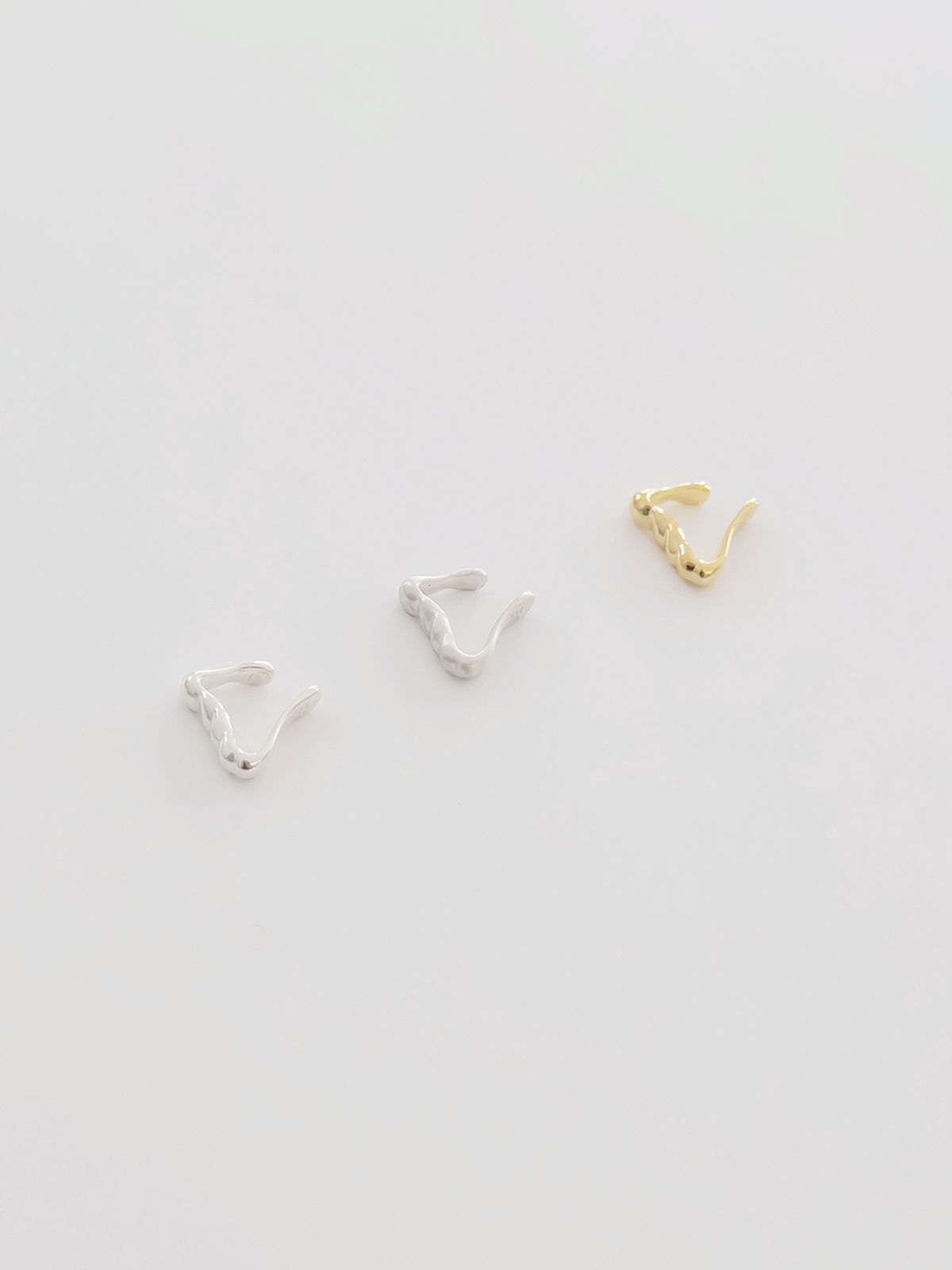 스틸 인스턴트(STILL INSTANT) Ripple Loop Ear Cuff
