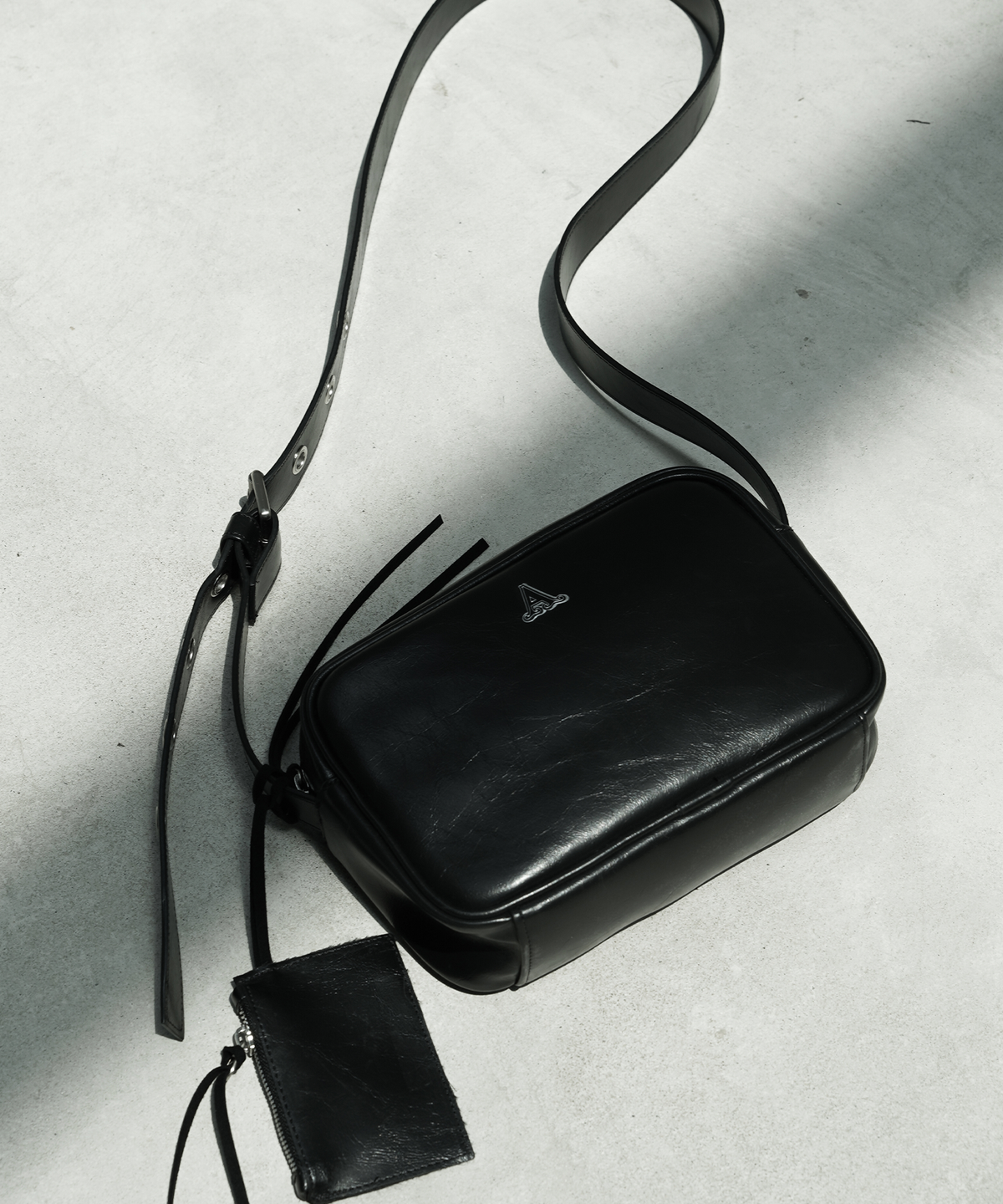 아브르(ABBR) BELTED MINI SQUARE BAG