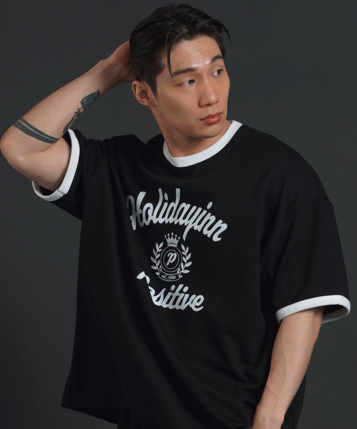 페르메논(PHERMENON) 슈퍼 오버핏 링거 반팔 티셔츠 - 블랙