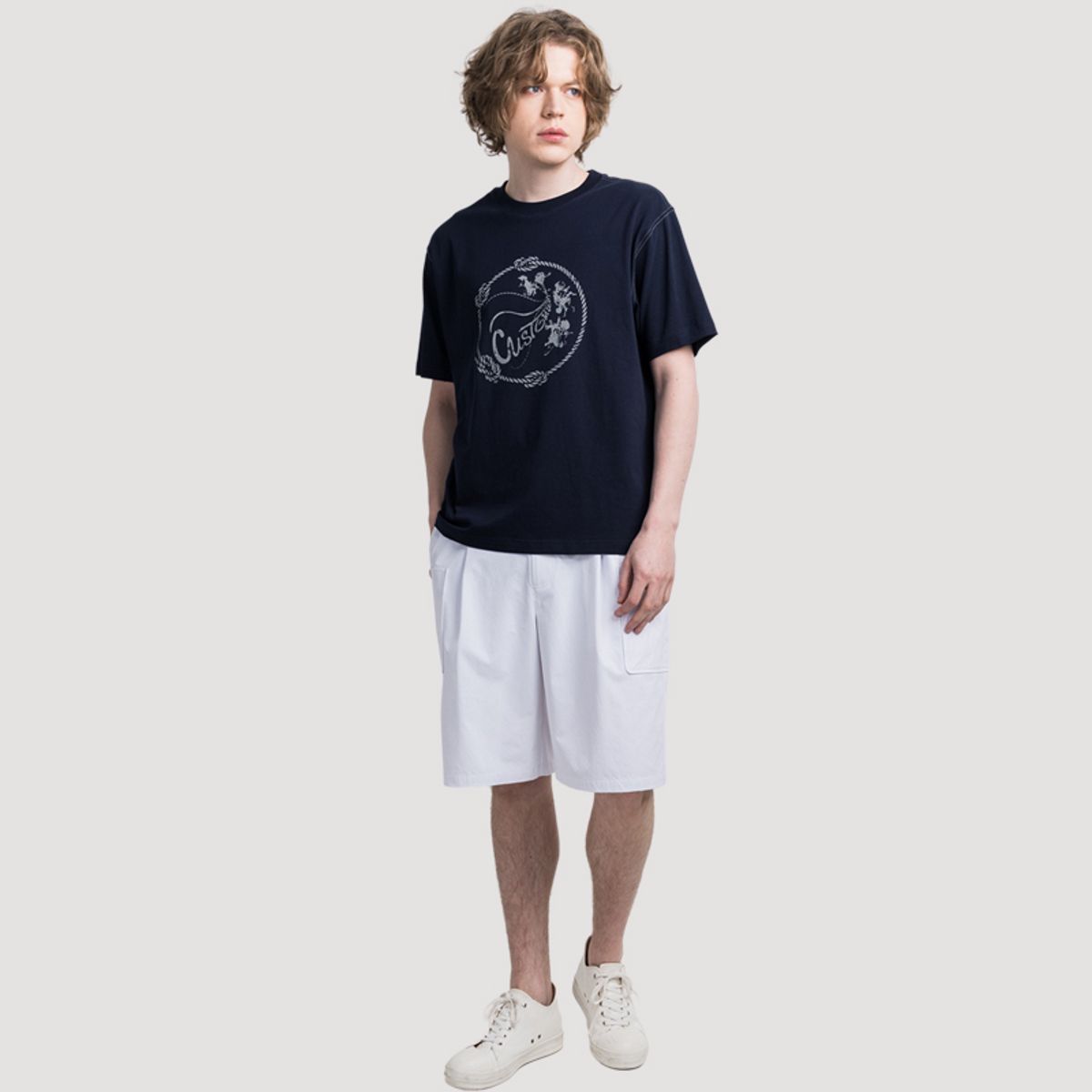 커스텀어스(CUSTOMUS) 써클 크랙 로고 프린트 남자 라운드 반팔 티셔츠 CXS25MKRT608 NAV
