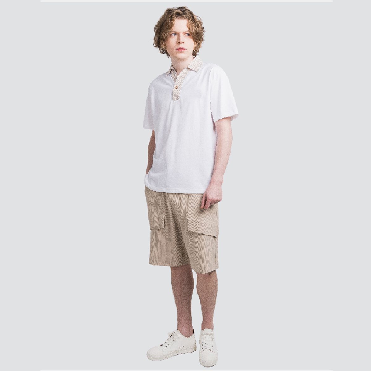 커스텀어스(CUSTOMUS) 스트라이프 우븐배색 Y넥 남자 반팔 카라티 CXS25MKKT612 WHI