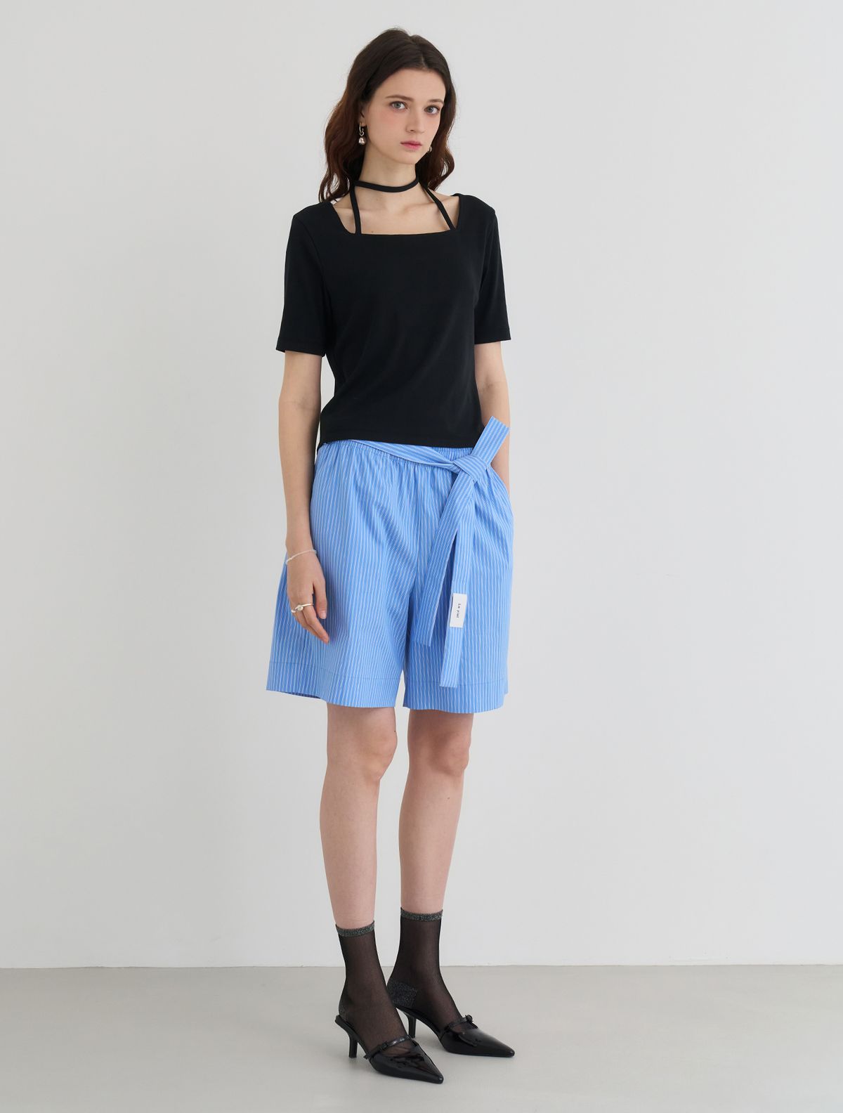 르이엘(LE YIEL) Square Neck String T-Shirt_Black 스퀘어 넥 스트링 티셔츠_블랙
