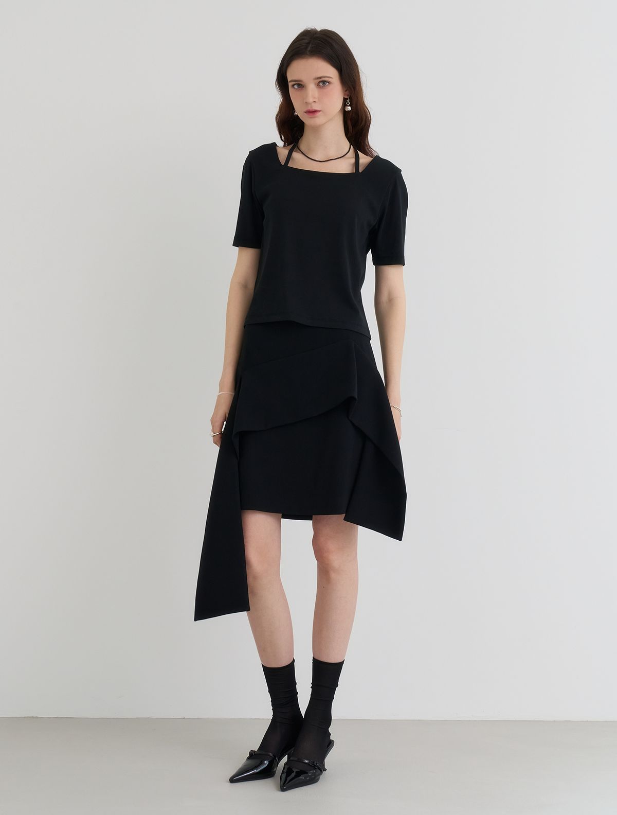 르이엘(LE YIEL) Square Neck String T-Shirt_Black 스퀘어 넥 스트링 티셔츠_블랙