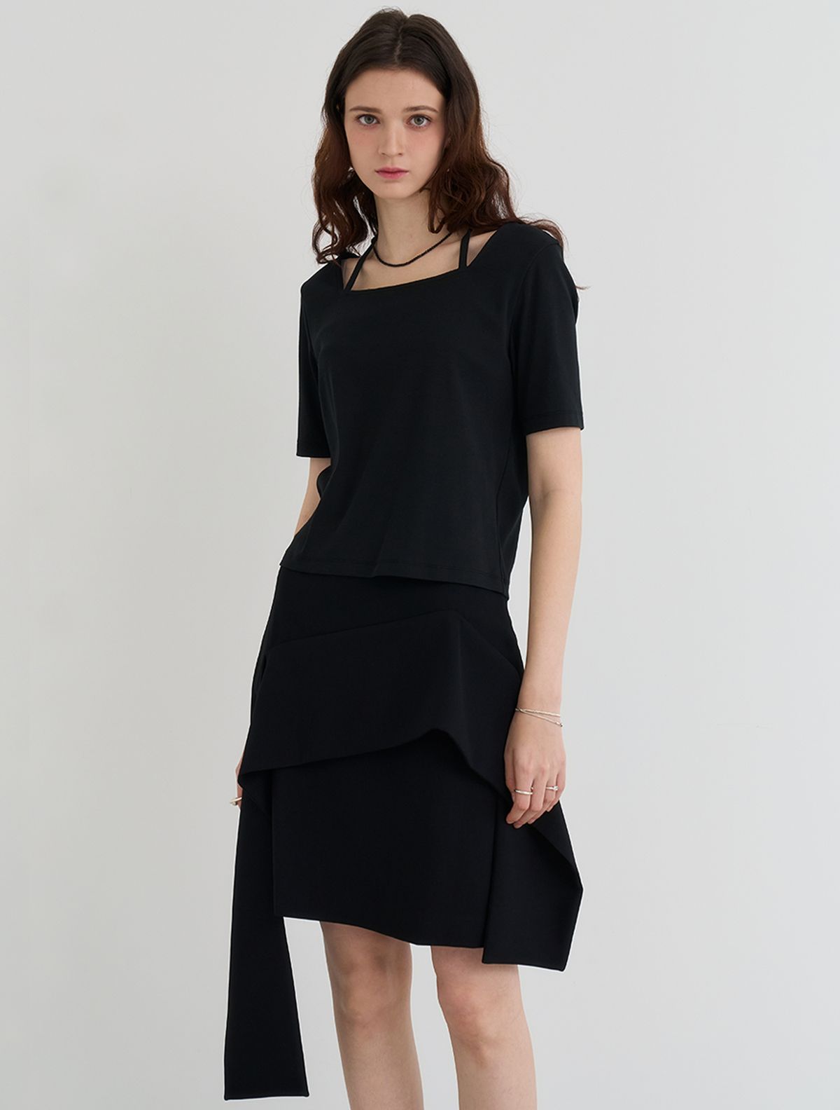 르이엘(LE YIEL) Square Neck String T-Shirt_Black 스퀘어 넥 스트링 티셔츠_블랙