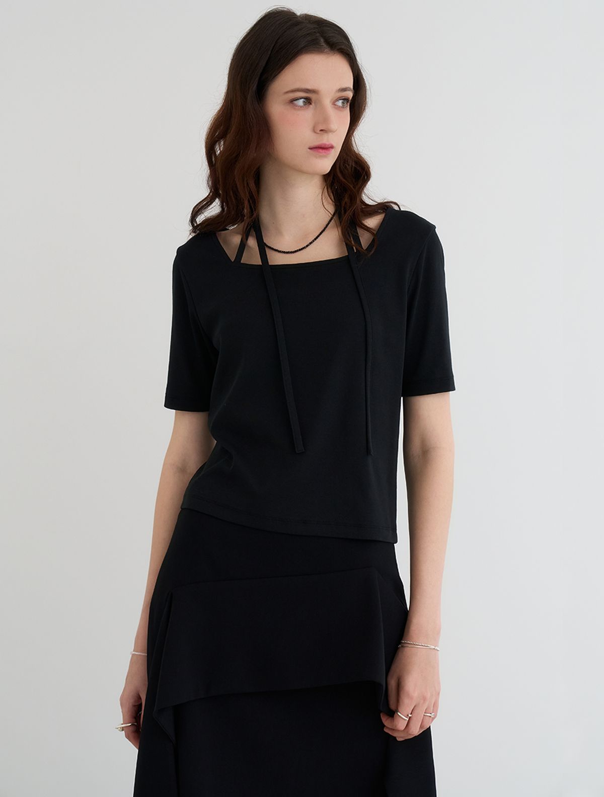 르이엘(LE YIEL) Square Neck String T-Shirt_Black 스퀘어 넥 스트링 티셔츠_블랙