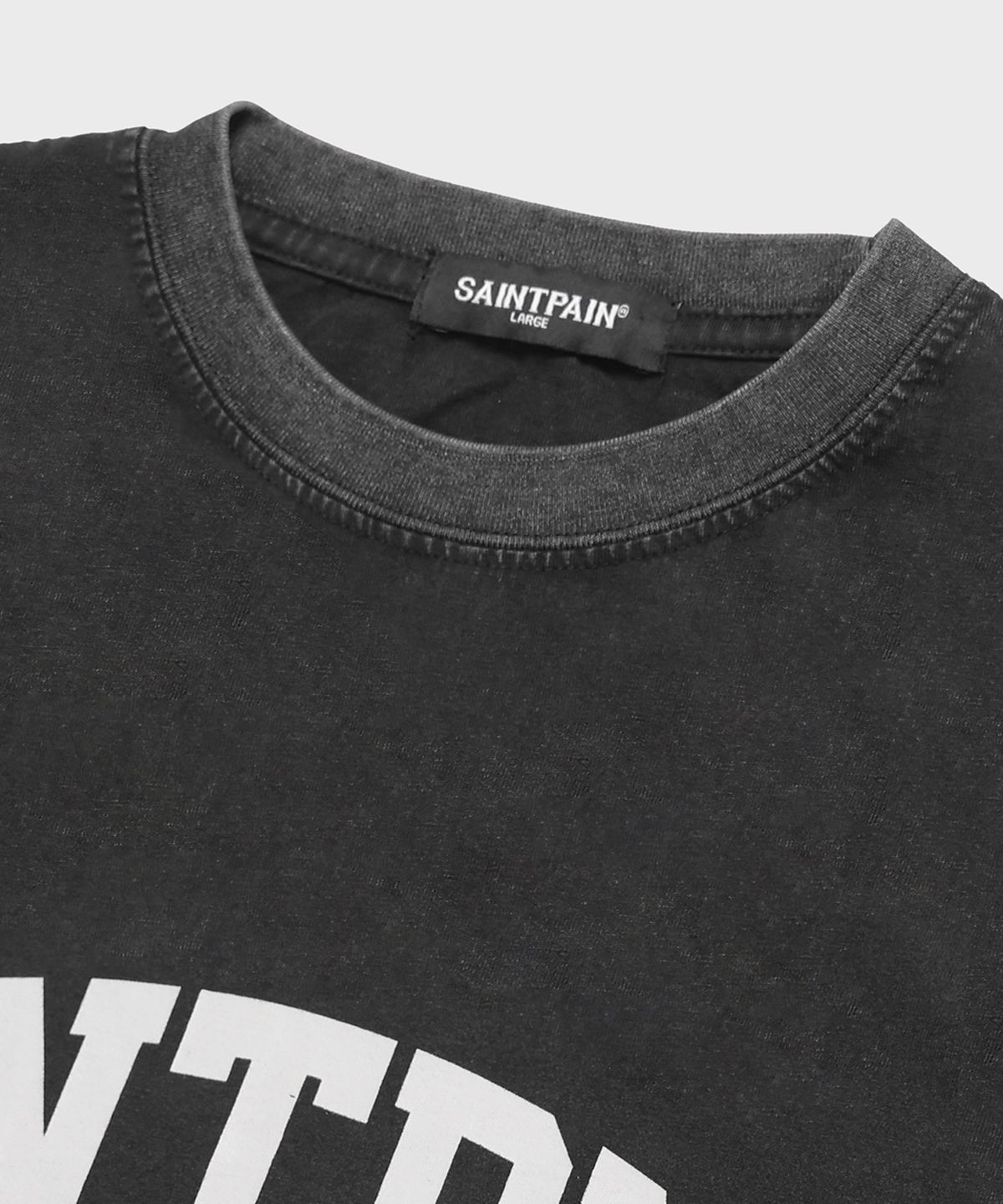세인트페인(SAINTPAIN) SP SNTPN 로고 티셔츠-피그먼트 블랙