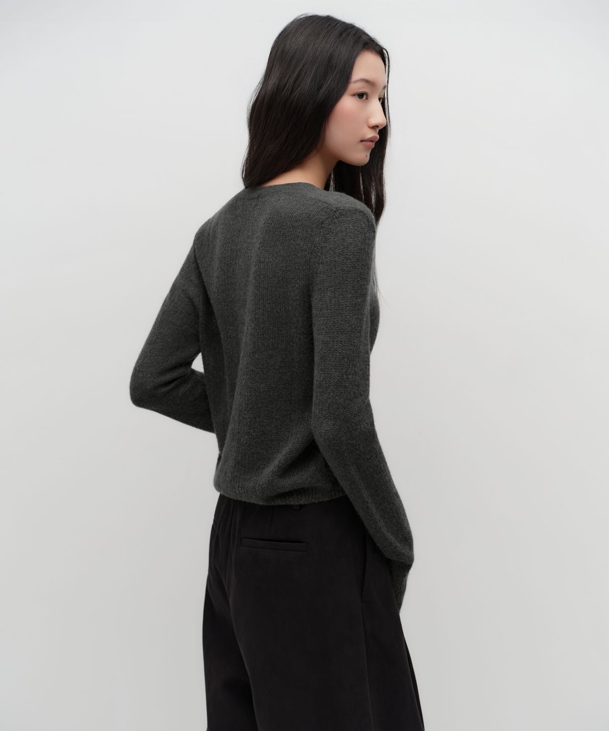 무신사 스탠다드 우먼(MUSINSA STANDARD WOMAN) 우먼즈 시어 텍스처드 라운드 넥 가디건 [차콜 그레이]
