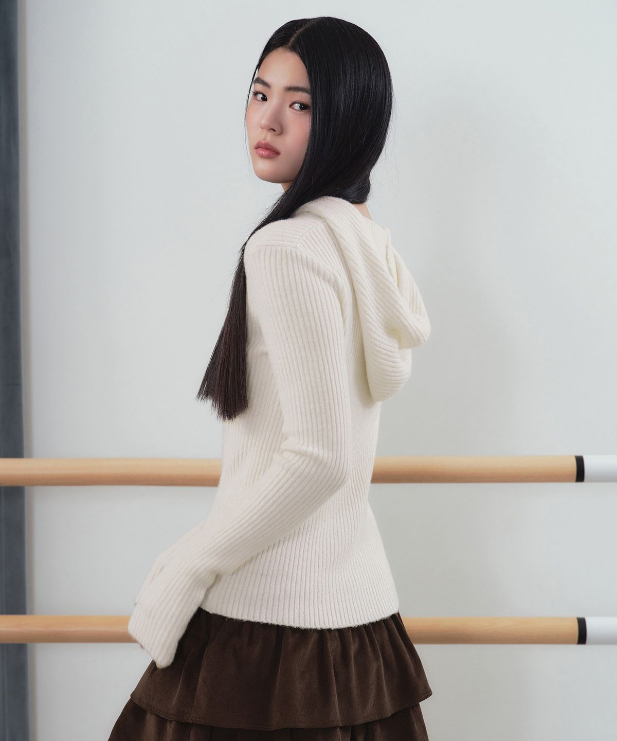 무신사 스탠다드 우먼(MUSINSA STANDARD WOMAN) 우먼즈 소프트 부클 슬림 후디드 니트 [아이보리]