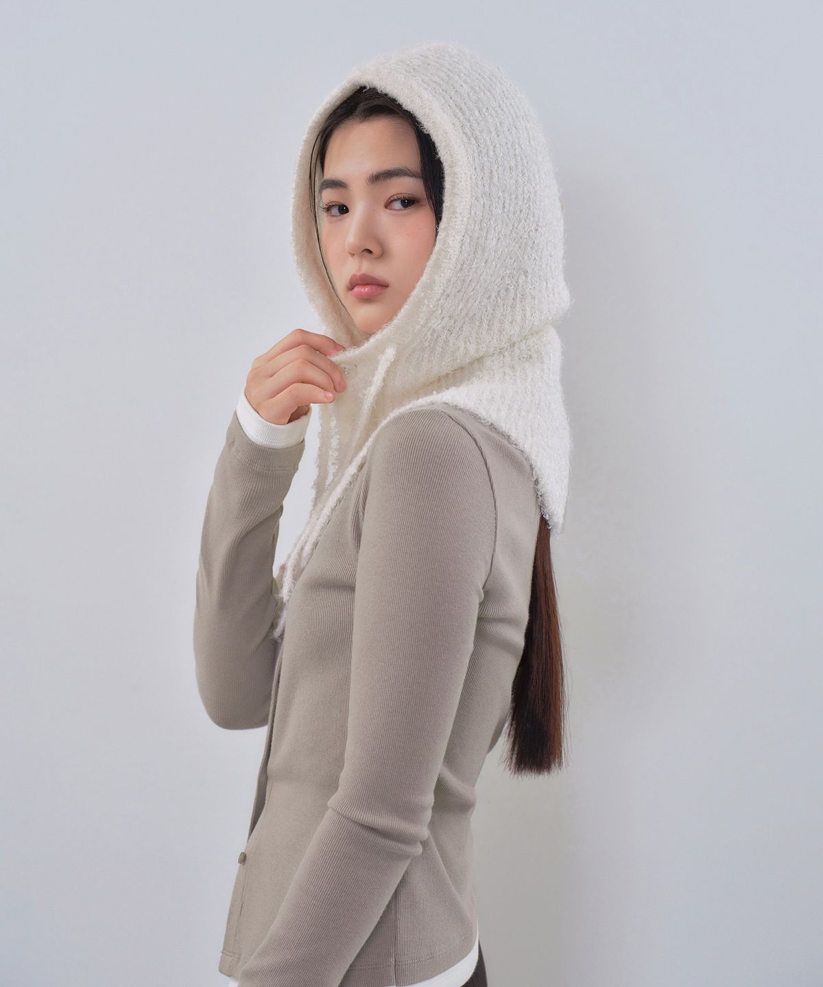 무신사 스탠다드 우먼(MUSINSA STANDARD WOMAN) 우먼즈 부클 스트링 니트 바라클라바 [아이보리]