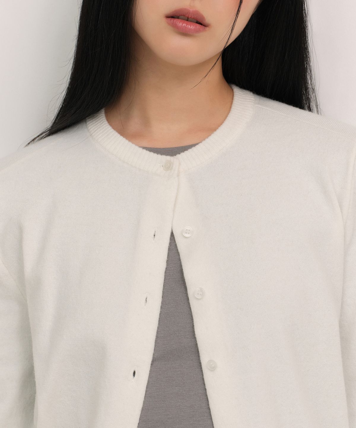 무신사 스탠다드 우먼(MUSINSA STANDARD WOMAN) 우먼즈 에센셜 라운드 넥 가디건 [아이보리]