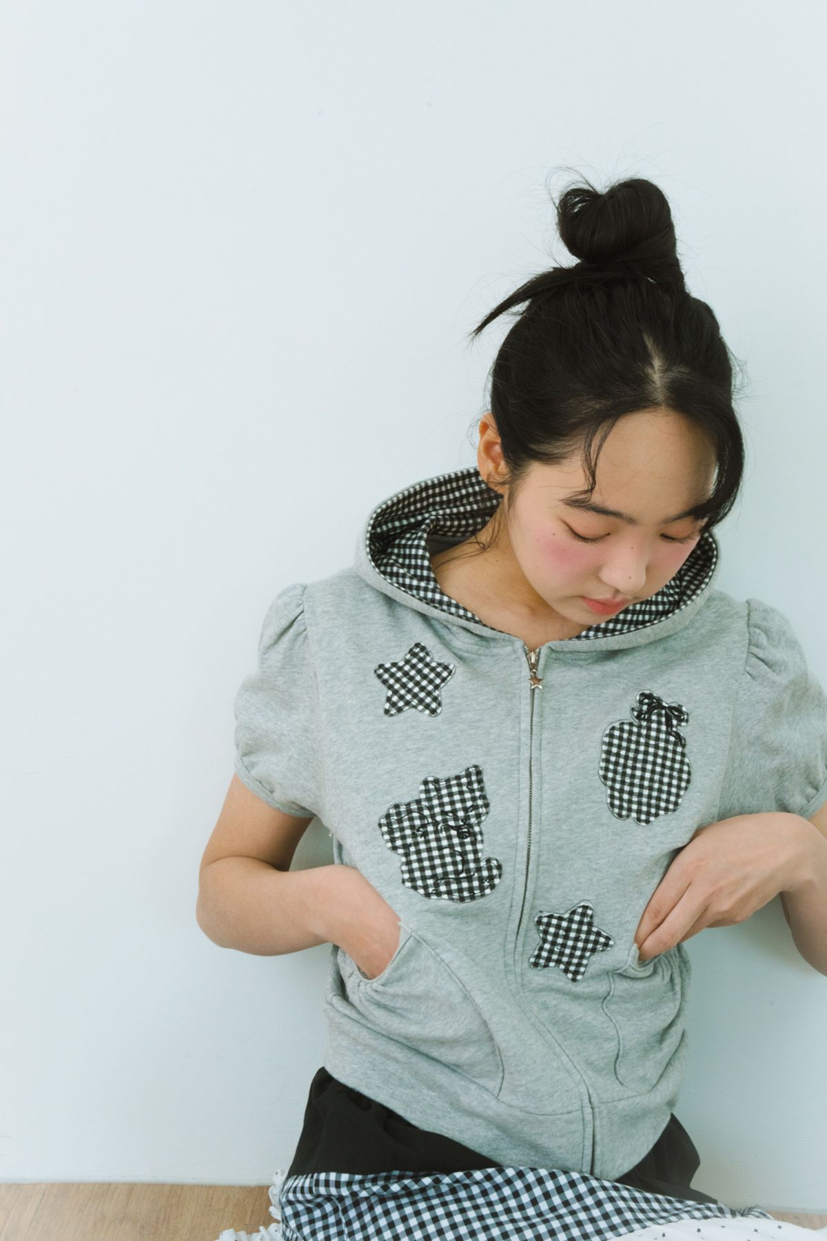 샤키리(SHAKIRI) 퍼링 체크 패치 후디 (그레이)