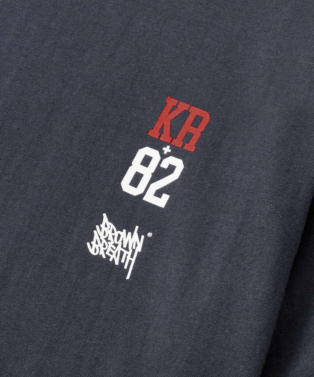 브라운브레스(BROWNBREATH) BXR REDBULL TAG TEE - CHARCOAL