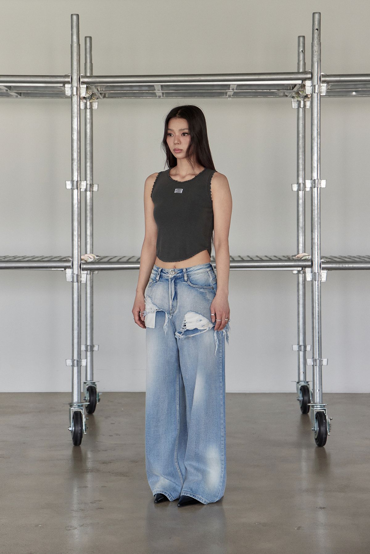 노 엑스트라 터치(NO EXTRA TOUCH) Destroyed Bustier Sleeveless (Charcoal) / 25SMSL005CH