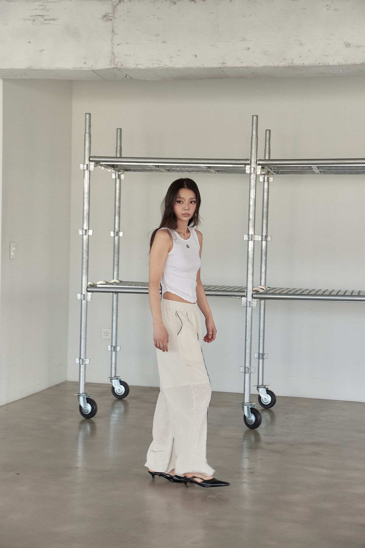 노 엑스트라 터치(NO EXTRA TOUCH) Destroyed Bustier Sleeveless (White) / 25SMSL005WH