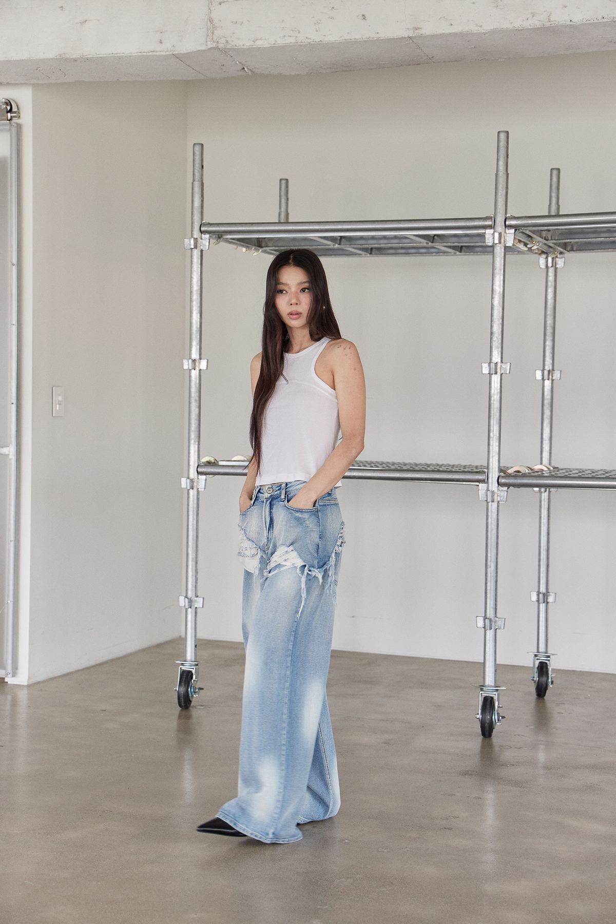 노 엑스트라 터치(NO EXTRA TOUCH) Raw Sleeveless (White) / 25SMSL004WH